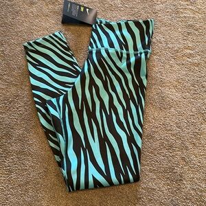 NWT women’s Nike DriFit performance leggings size M